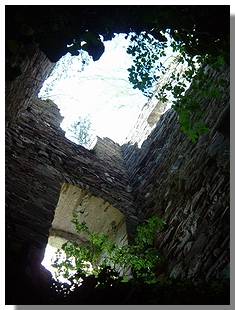 L'interno della torre del castello di Bellaguarda. Foto di M. Dei Cas