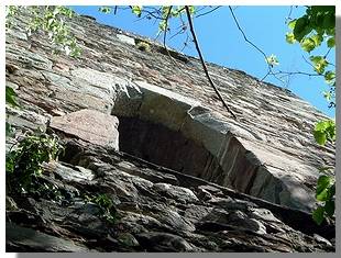 La torre del castello di Bellaguarda. Foto di M. Dei Cas