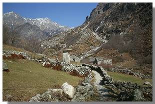 La mulattiera che da Codera si addentra nella valle. Foto di M. Dei Cas