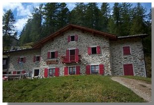 Il rifugio Cometti (foto M. Dei Cas)