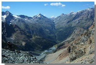 La val ventina e la valle del Muretto viste dal passo Ventina (foto M. Dei Cas)