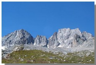 Le cime di Rosso e di Vazzeda (foto M. Dei Cas)
