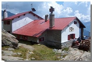 Il rifugio Longoni (foto M. Dei Cas)