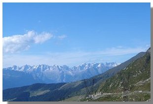Dal pizzo Badile al monte Sissone: le cime del gruppo del Masino viste dal passo di san Marco . Foto di M. Dei Cas