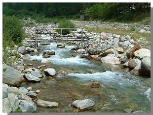 Il ponticello sul torrente di Val Fontana, a S. Antonio. Foto di M. Dei Cas