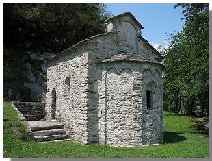 Il tempietto di S. Fedelino. Foto di M. Dei Cas