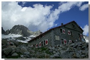 Il rifugio Gianetti. Foto di M. Dei Cas