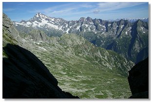 La valle del Ferro vista dal passo Camerozzo (foto M.Dei Cas)