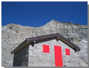 Il bivacco Kima (foto M.Dei Cas)