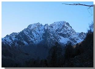 I Corni bruciati, visti dal'alpe di Airale. Foto M. Dei Cas