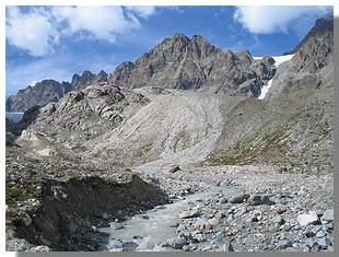 Il torrente Scerscen ed il pizzo Sella. Foto di M. Dei Cas
