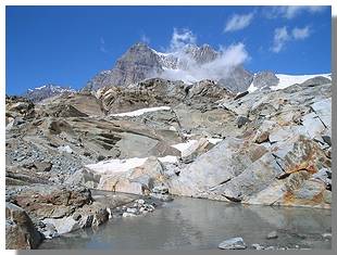 Il passaggio dal ghiacciaio alle rocce, nella discesa. Foto di M. Dei Cas