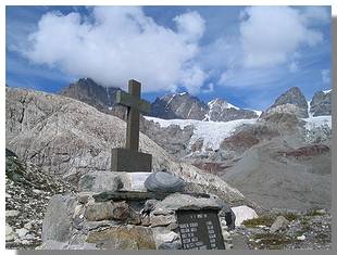 Il Cimitero degli Alpini. Foto di M. Dei Cas