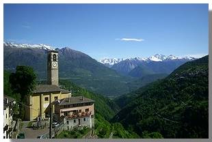La chiesa parrocchiale di Rasura. Foto di M. Dei Cas