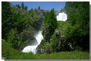 La cascata della "la Pirla", simbolo della Val Grosina. Foto di M. Dei Cas