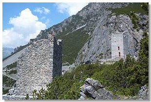 Le due torri di Fraele. Foto di M. Dei Cas