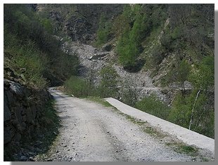 La pista per Sommarovina poco oltre la val Genasca. Foto di M. Dei Cas
