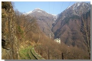 La casa dei guardiani annuncia la fine del tracciolino. Foto di M. Dei Cas