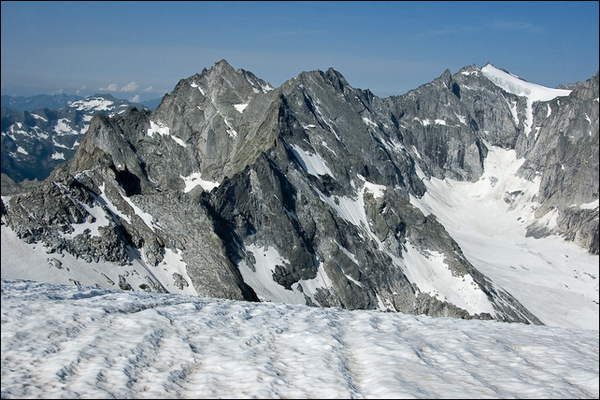 La cima di Zocca e i Pizzi del Ferro (foto L. Vezzoni) La cima di Zocca e i Pizzi del Ferro (foto L. Vezzoni)