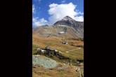 Il Rifugio C&agrave; Runcasch e il Pizzo Scalino (foto R. Moiola)