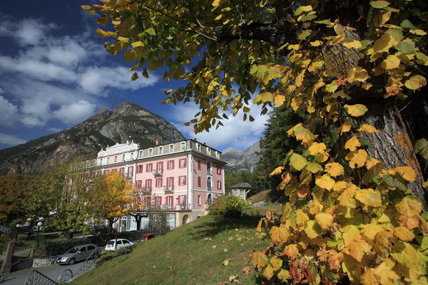 Il Grand Hotel Bagni Nuovi di Bormio (foto R. Moiola) Il Grand Hotel Bagni Nuovi di Bormio (foto R. Moiola)
