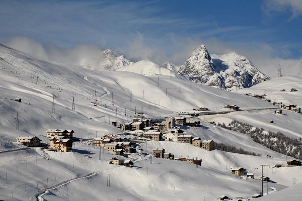 L'abitato di Trepalle in abito invernale (foto R. Moiola) L'abitato di Trepalle in abito invernale (foto R. Moiola)