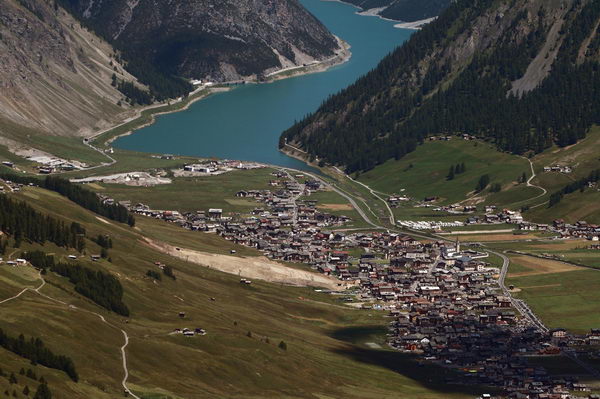 Panoramica su Livigno e sul suo lagoo (foto R. Moiola) Panoramica su Livigno e sul suo lagoo (foto R. Moiola)